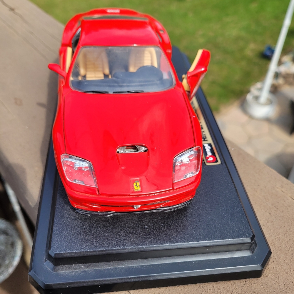 Maisto SPECIAL EDITION 1:18 Scale Red Ferrari 550 Maranello 1996
